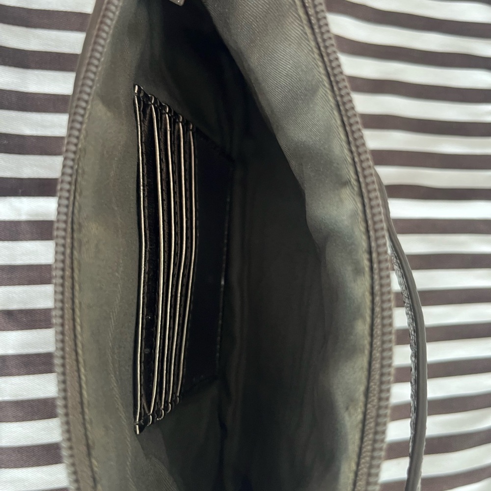 Elegant Gray Leather Crossbody Bag - Picture 2 of 5